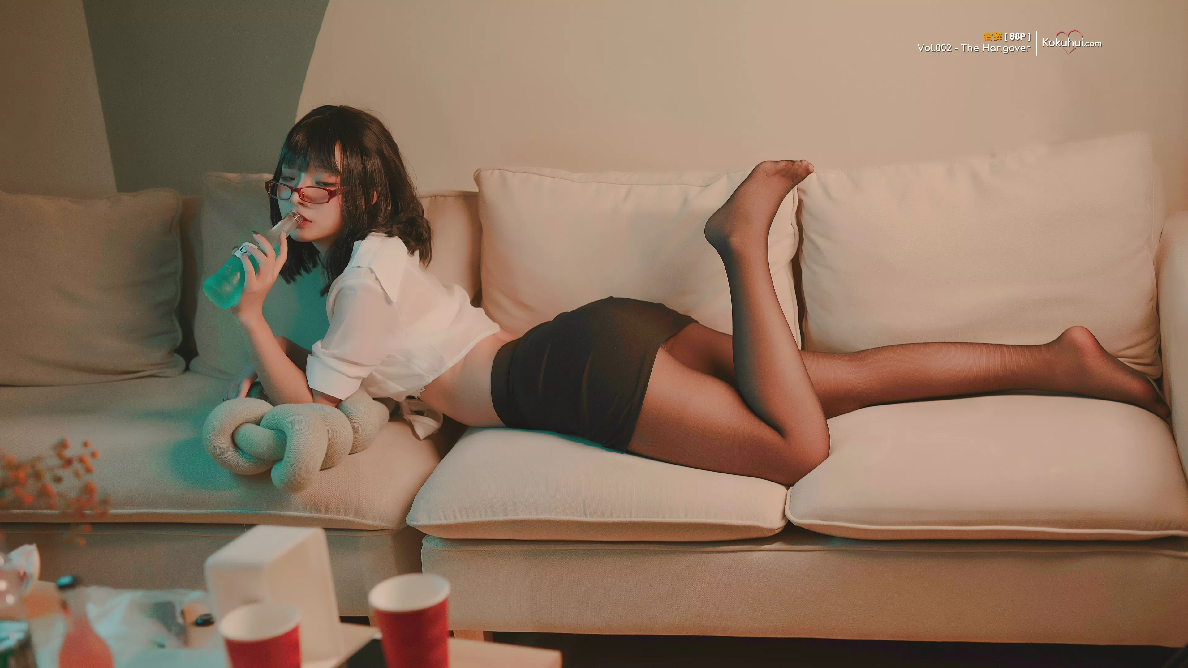 Secretary Kokuhui relaxing after work posted by xenobitex