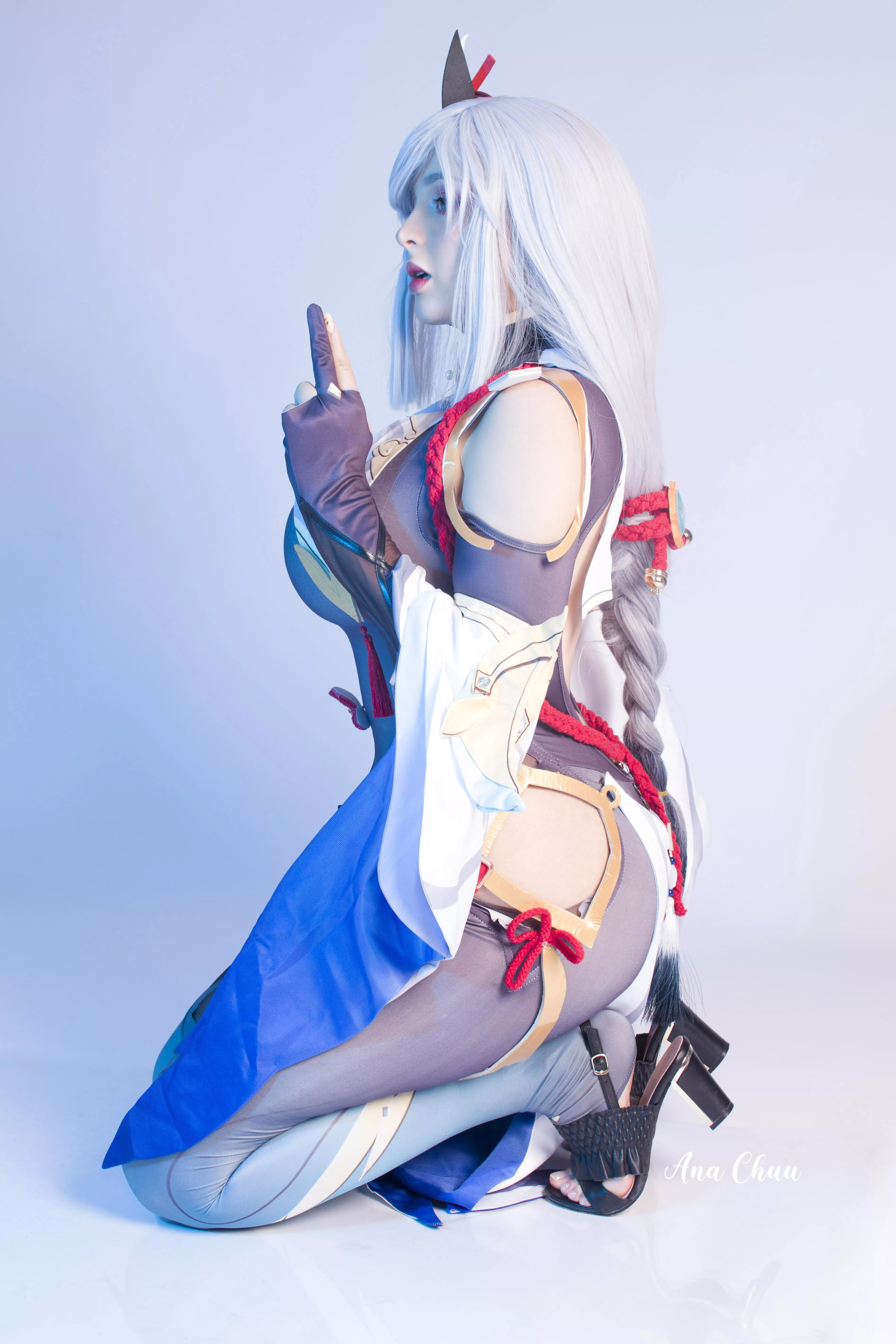 Shenhe cosplay (by Ana Chuu) posted by Anachuunyan