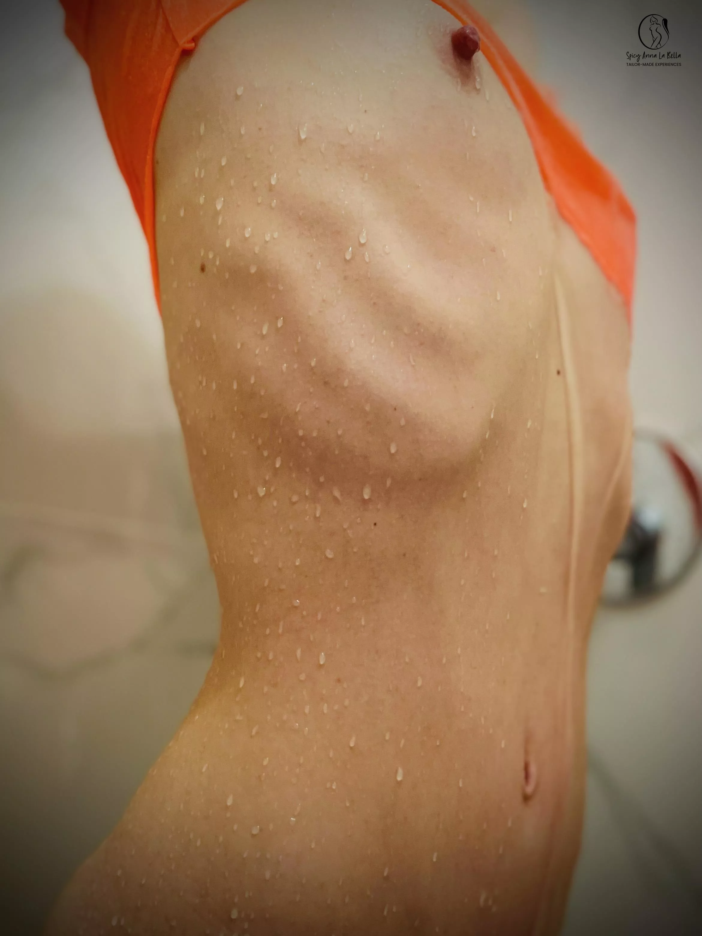 Showering the crop top posted by spicy_anna_la_bella