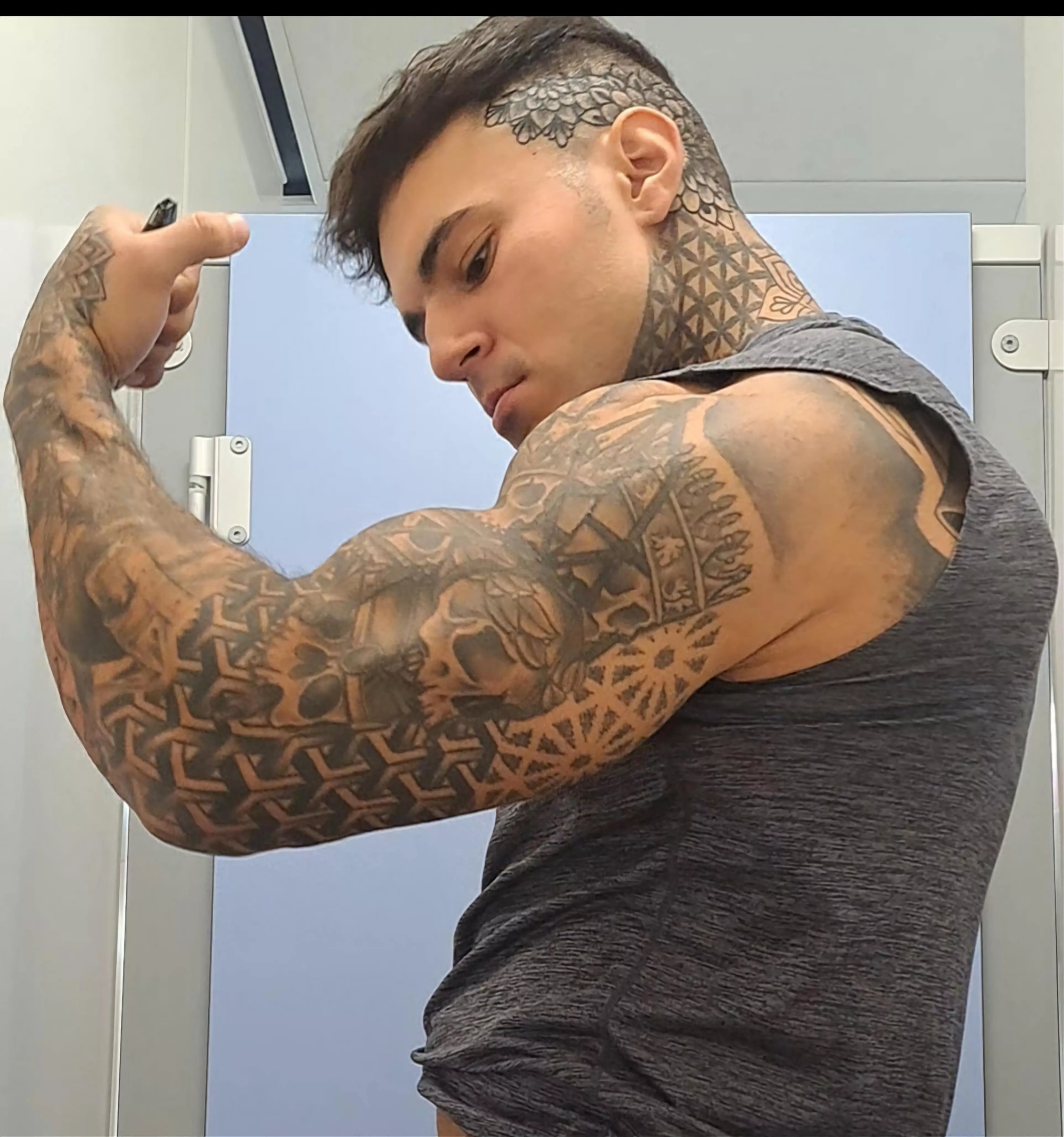 Your gym locker view posted by bahamianDowel769