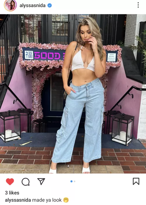 Alyssa Snyder is getting playful. by Murph4380