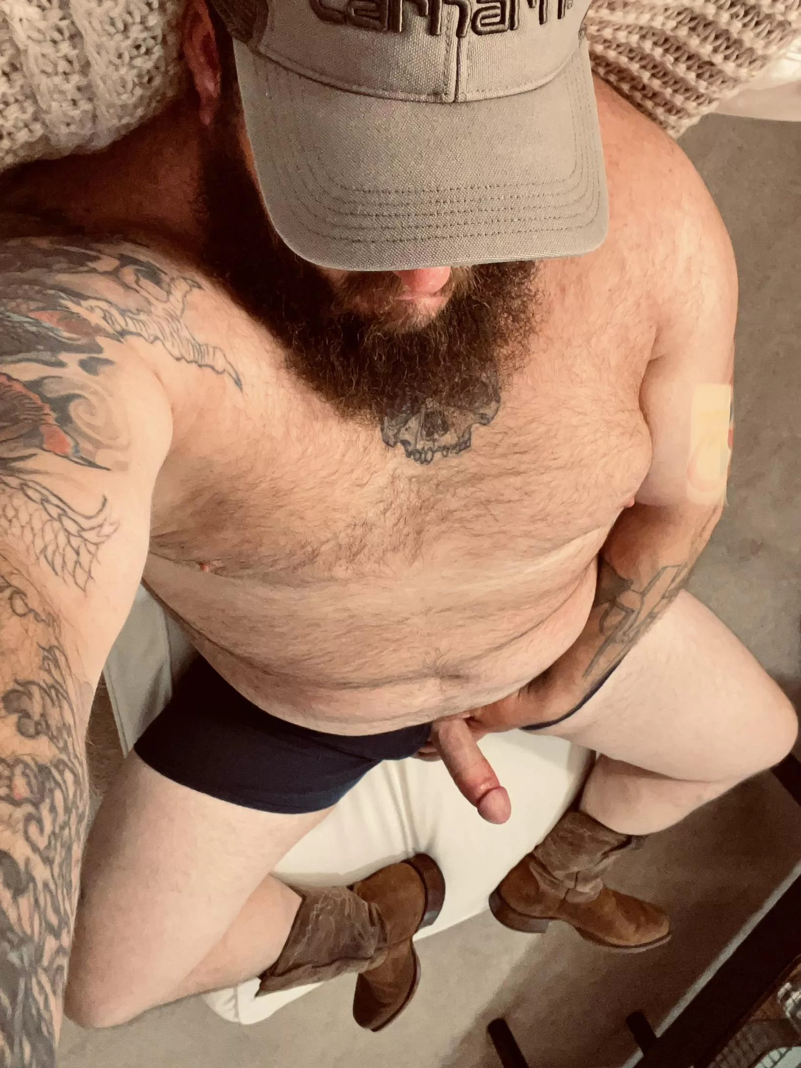 Beard…check Boner…check and can’t forget the boots…check check!! 🤠 posted by Beardedmtnman227