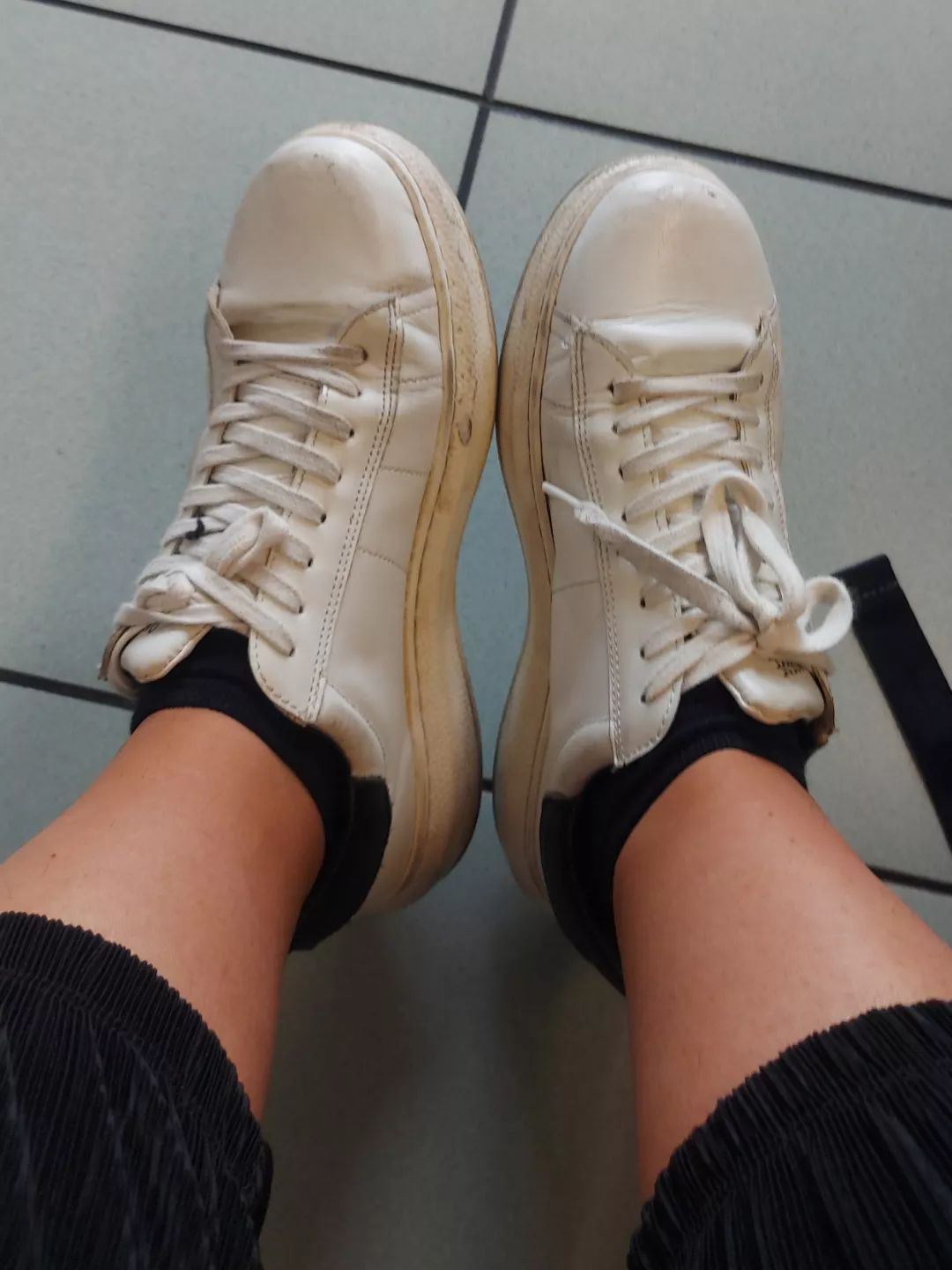 Bored feet at work posted by Kia010800