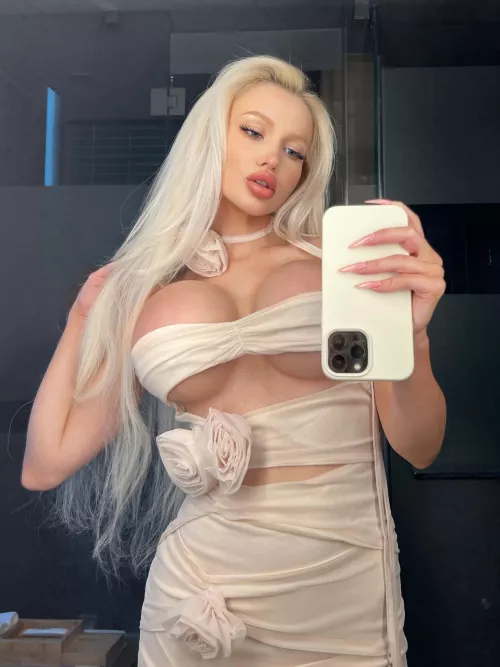 Can your bimbo fuckdoll send you selfies like this? by YesBabyLisa_