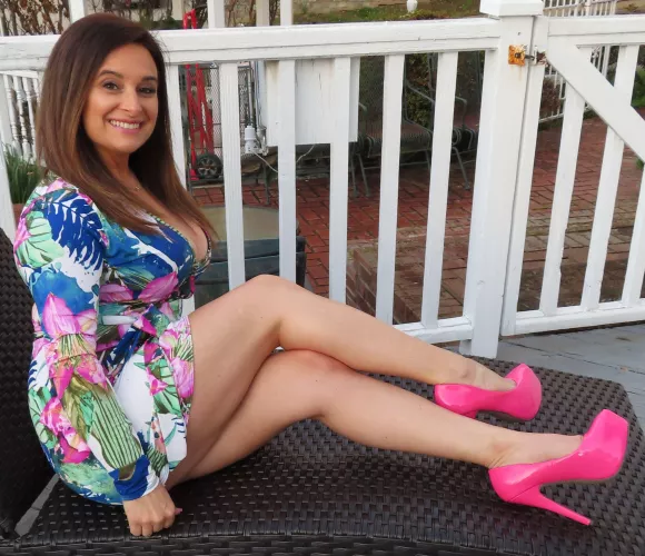 Curvy 44yo Milf by sophienextdoor