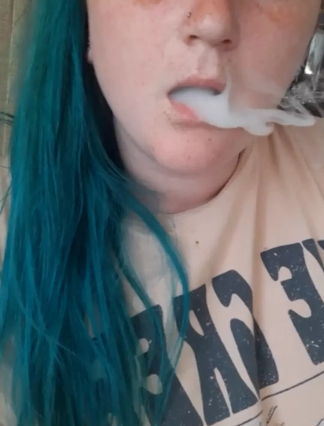 Don't you just looovee how smoke looks? I know I'd catch you staring if I was all smokey out in public 😋😈 posted by SweetieSophiaa