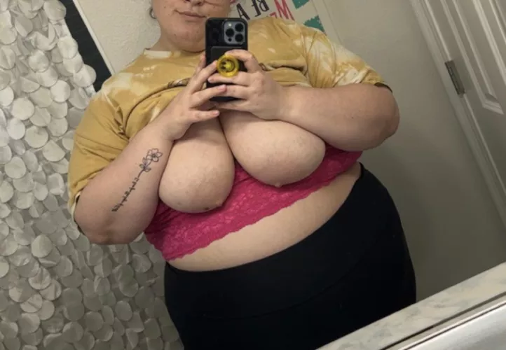 Feed me tacos and tell me I’m pretty since it’s taco/titty Tuesday? 😉 by Dangerous_Summer3112