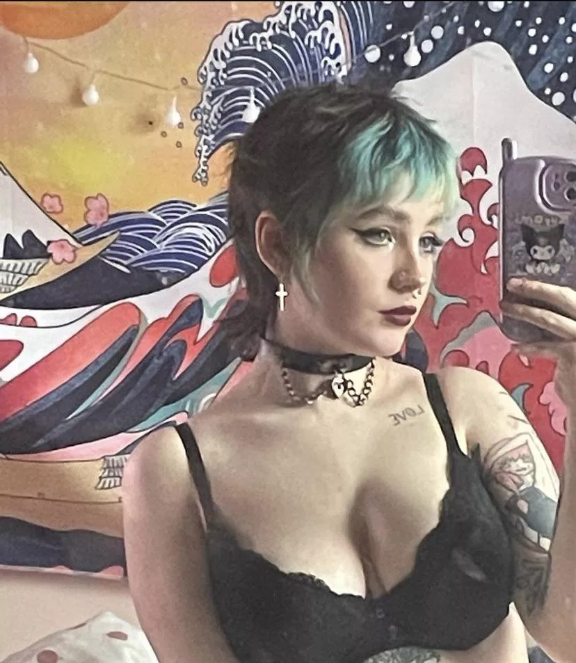 Guess who just cut their hair posted by ghostbabiii_