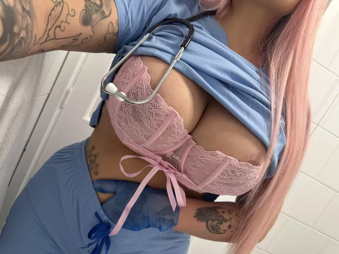 I need a hand… by busty_nurse