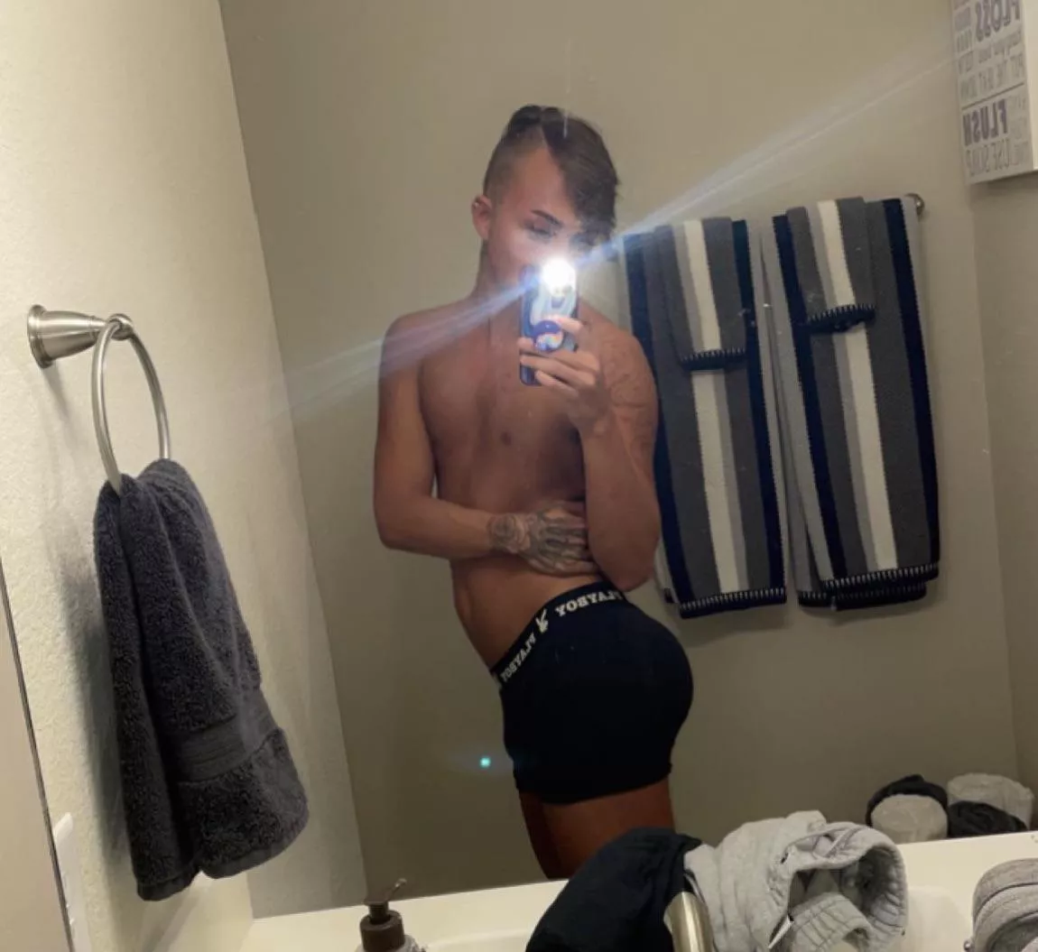 just a twink with his thick ass 😛 posted by loganlene_