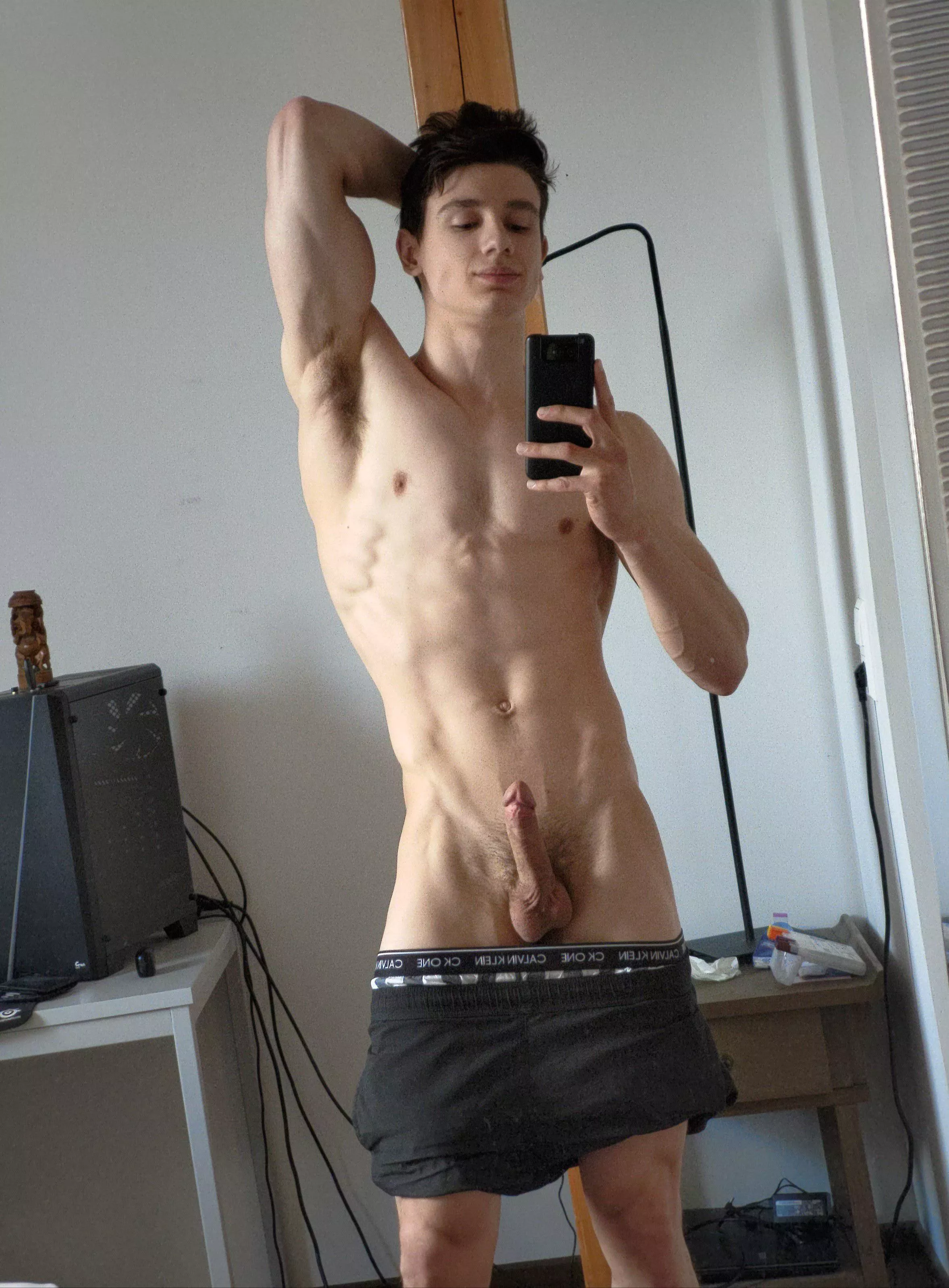 Woke up with a rock hard cock posted by leandavexx