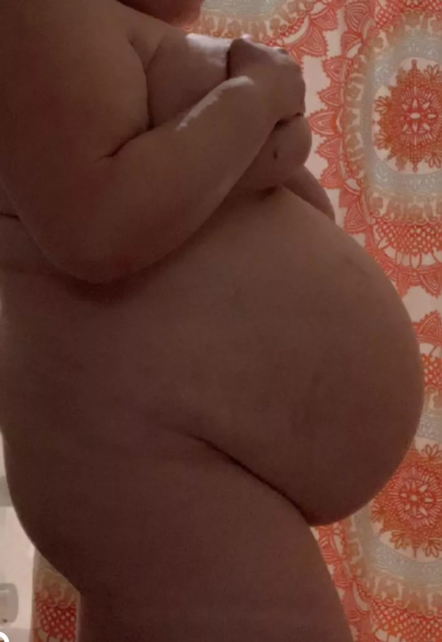 Would you let me ride you at 40 weeks pregnant? 😌 posted by Plus_sizebabes