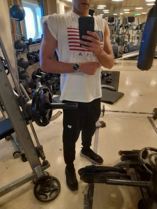 Big dick available for couples . by Potential-Mention-18