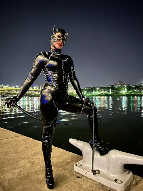 Catwoman on the prowl! by bubblebuttmuscled