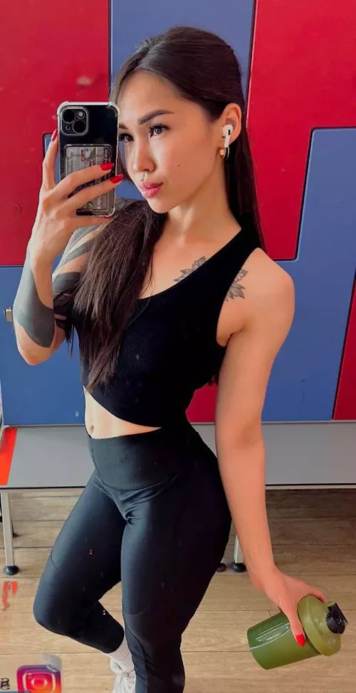 Gym crop tops are better than normal by AcceptedMeanness474