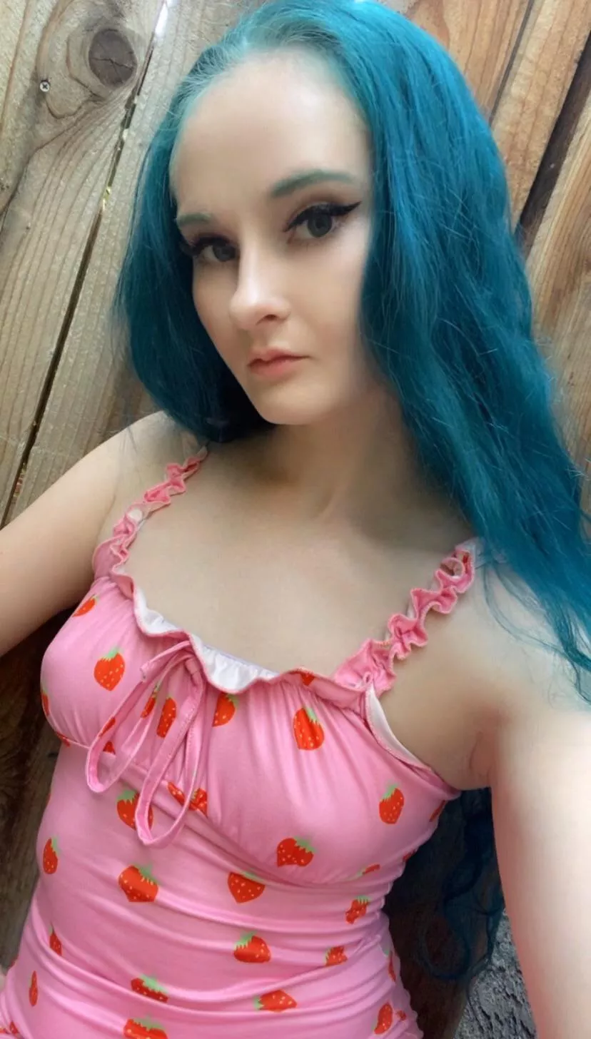 How about a SFW selfie for once 🤔 posted by StellaStars222