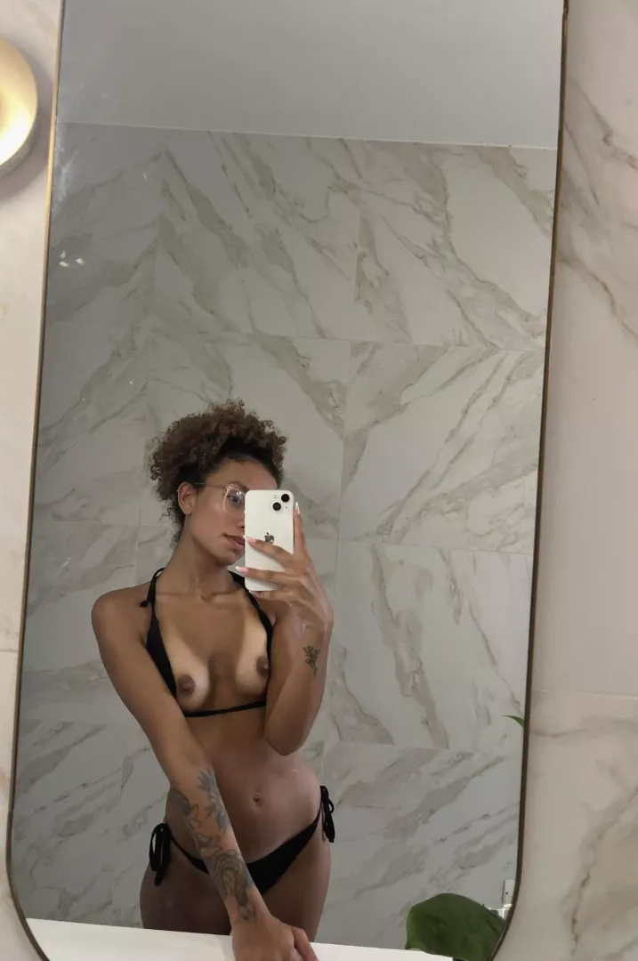 I keep sending nude pics, tell me yes or no posted by Goldencurls3