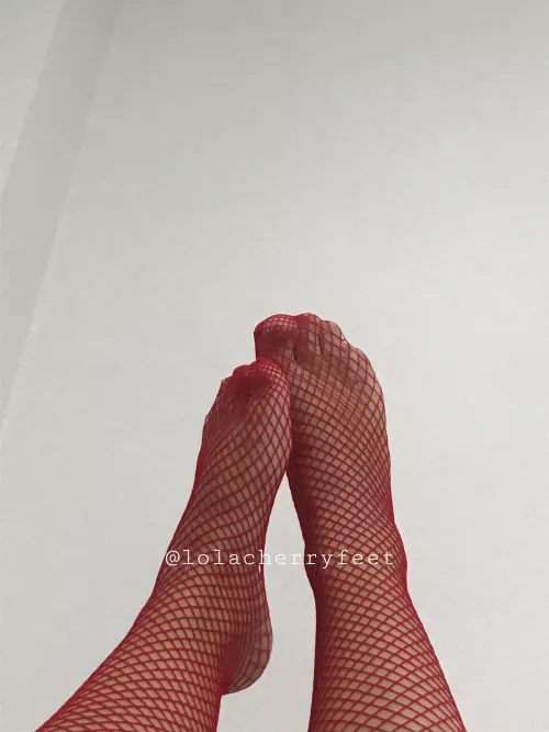 I want to rub your dick under the table by lolacherryfeet