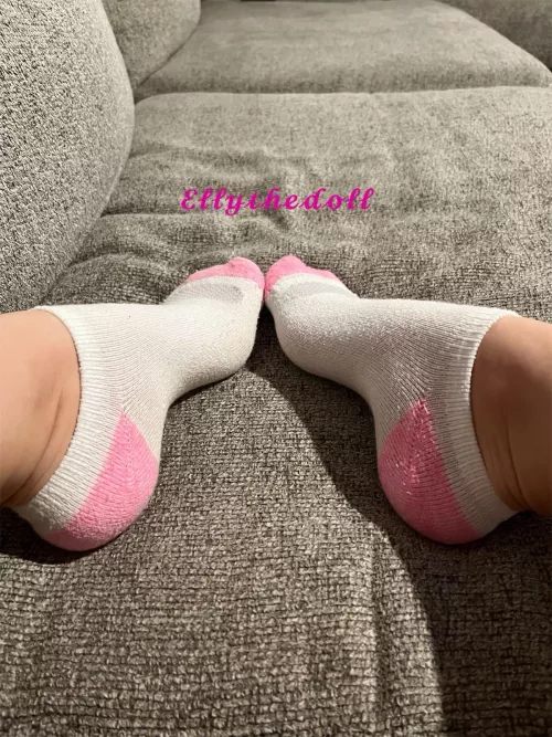 Imagine if we’re alone and I position my feet like this on your couch 😘 by ellythedoll