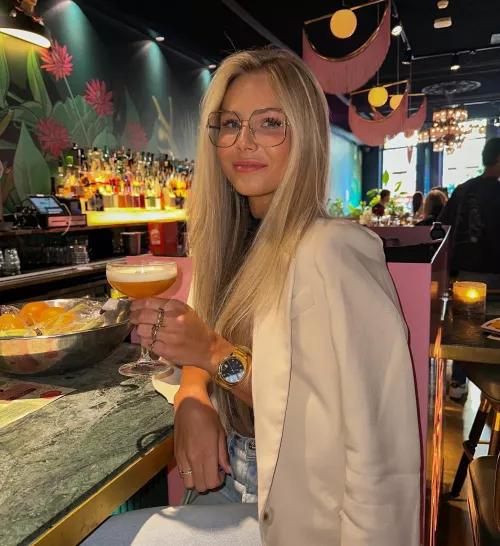 Julie Jansen by HonestRunner