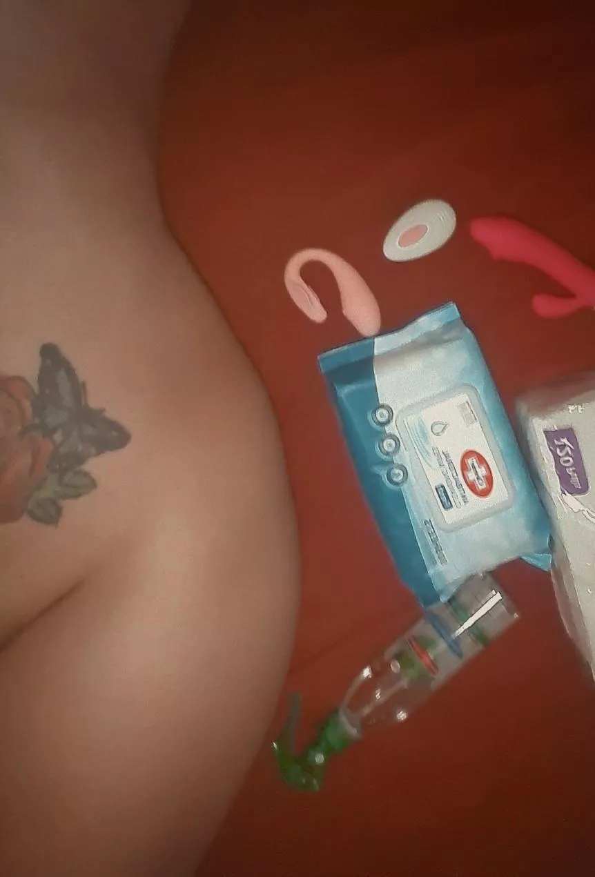 See I know just what you want and I know just what you need girl. So baby bring your body to me. I'm not (f)ooling around with you. Baby my love is true. With you is where I want to be. Girl you need someone, someone like me to satisfy your every needs. posted by Kwhateva