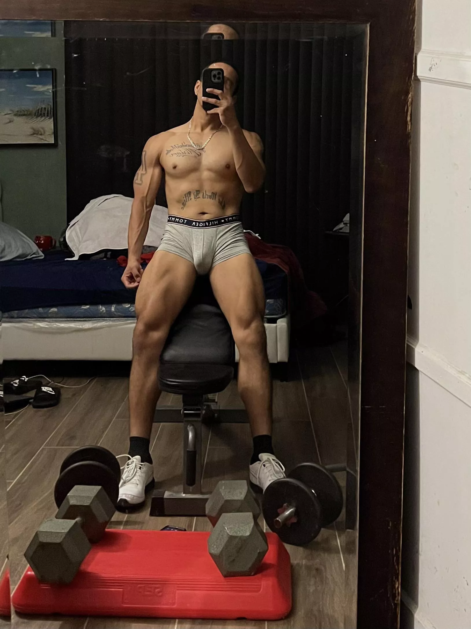 Soft bulge action for you. posted by AdonisFit69