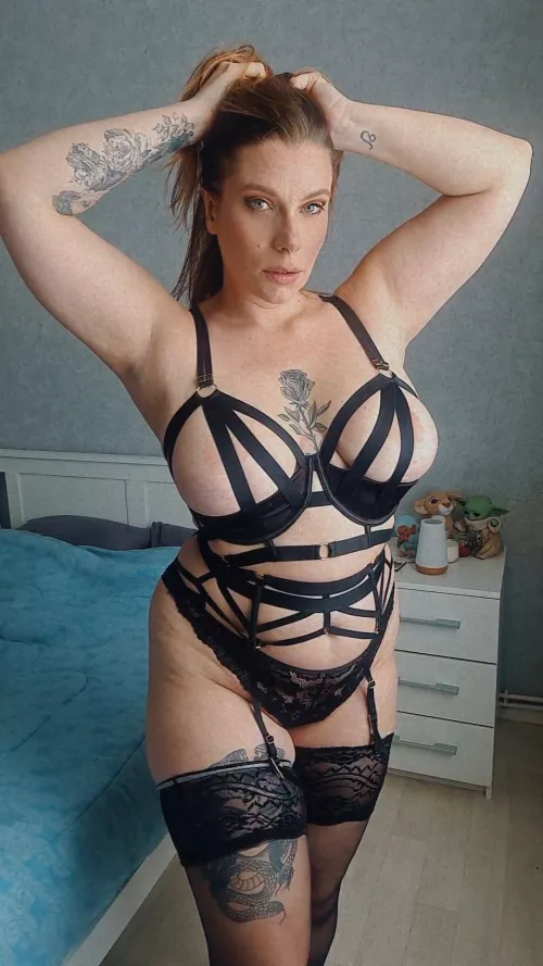 Tell your boss you wont make it to work today. [f33] by geekareen