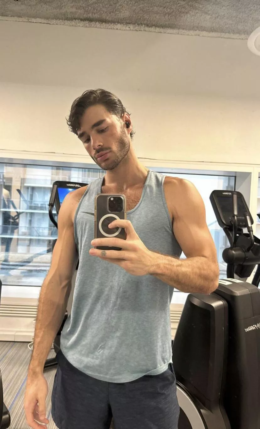 Veiny in all the right places posted by neeks_xx