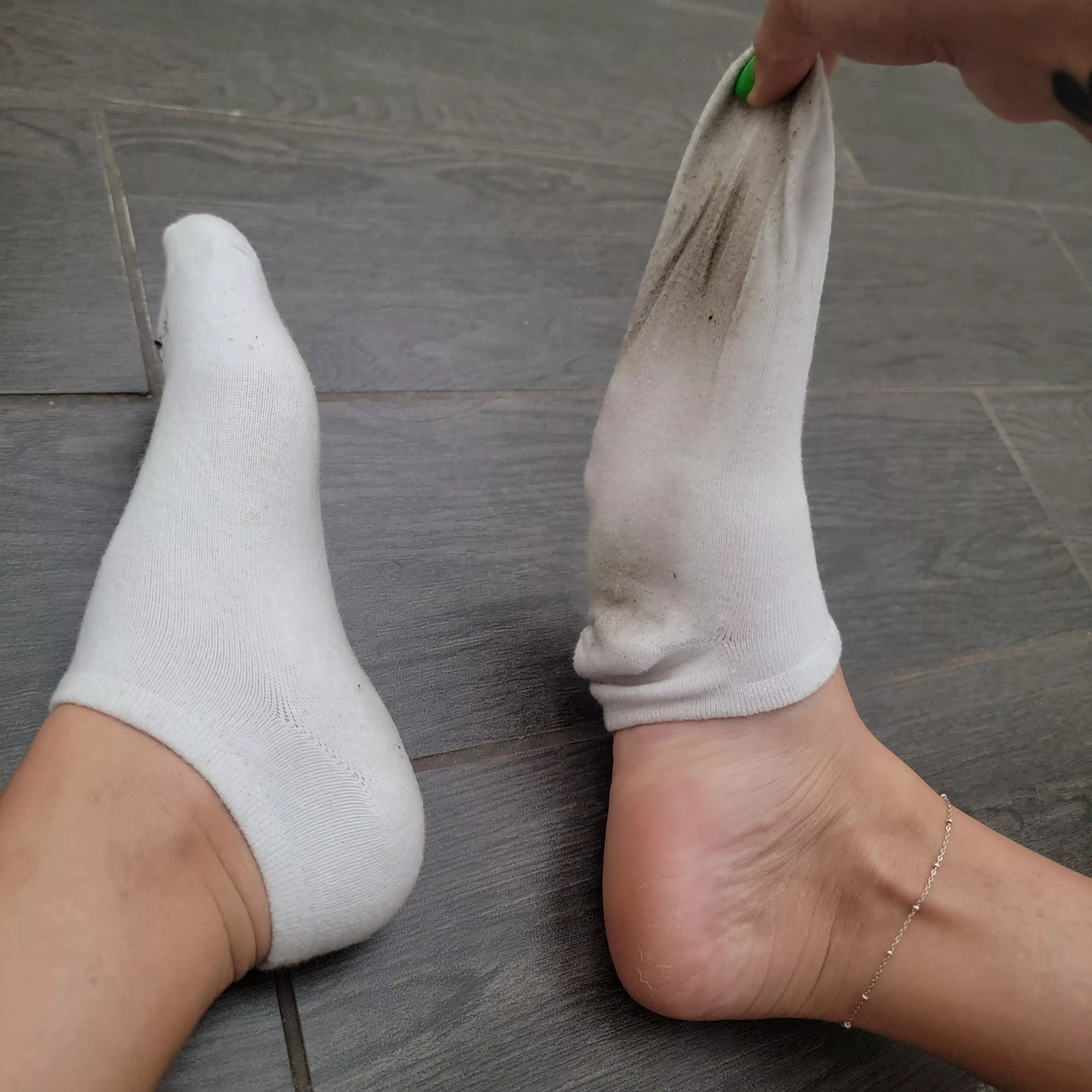 You wanna smell them or taste them? 🥵 2 hours at the gym then 15 min in the sauna! posted by BarefootBrunette_