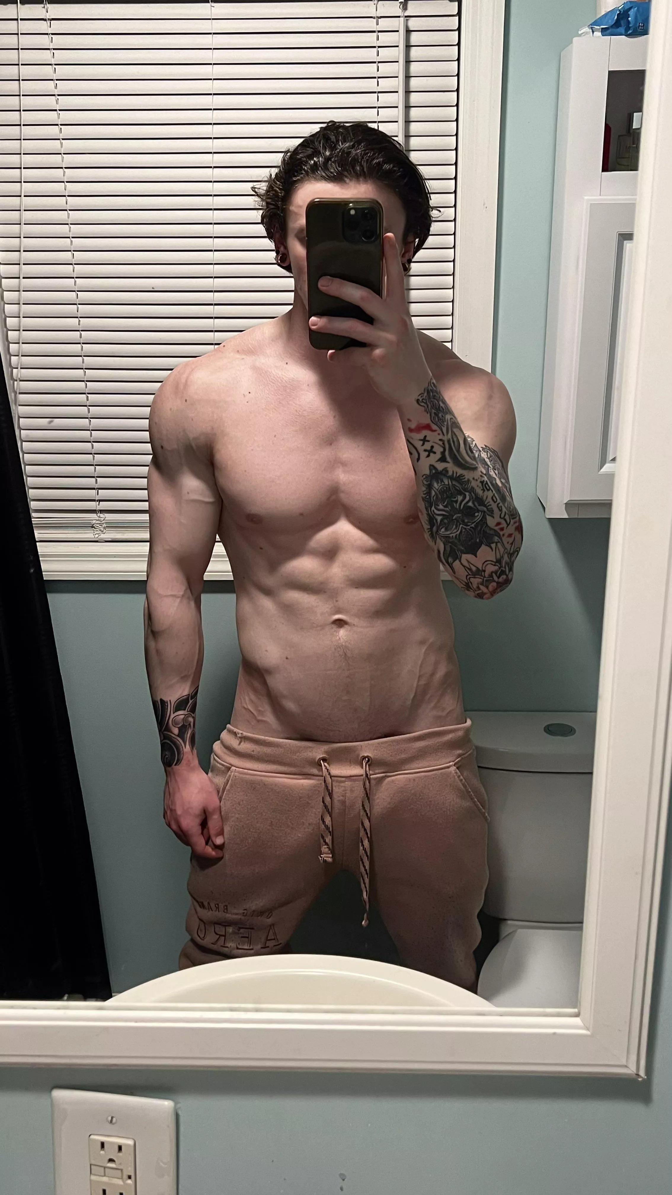 Can someone come ride my face pls?? posted by sadandhydrated_97