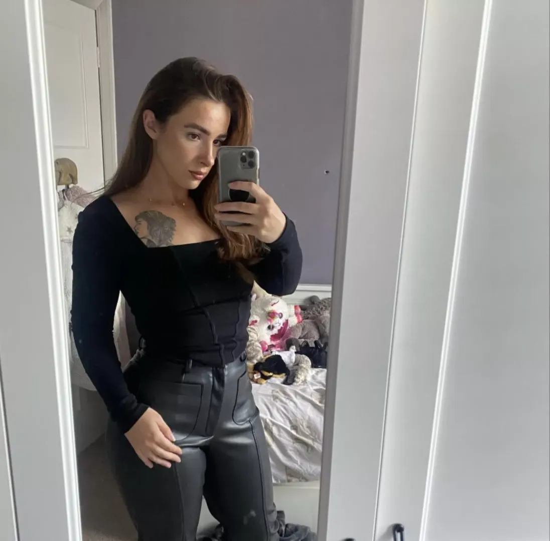 Courtney posted by zdog110