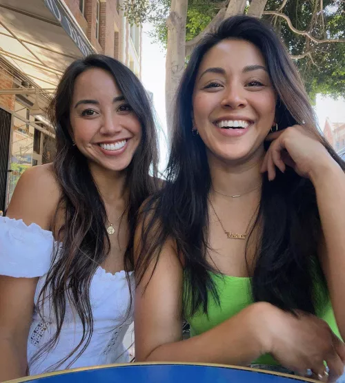 Cute Filipinas: Left or Right? by wakkaffx2