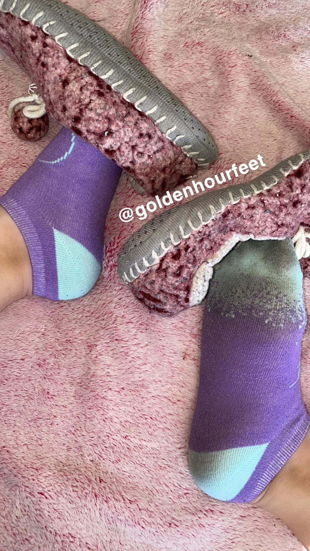 Dm to claim the smelly slippers I’ve been wearing for months now😈 *usa only* posted by goldenhourfeet