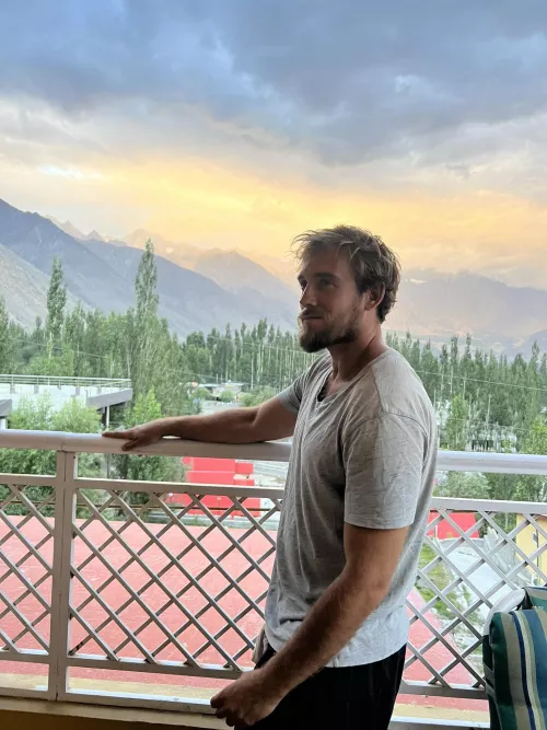 Hey! Should I shave? by hellishpublicist