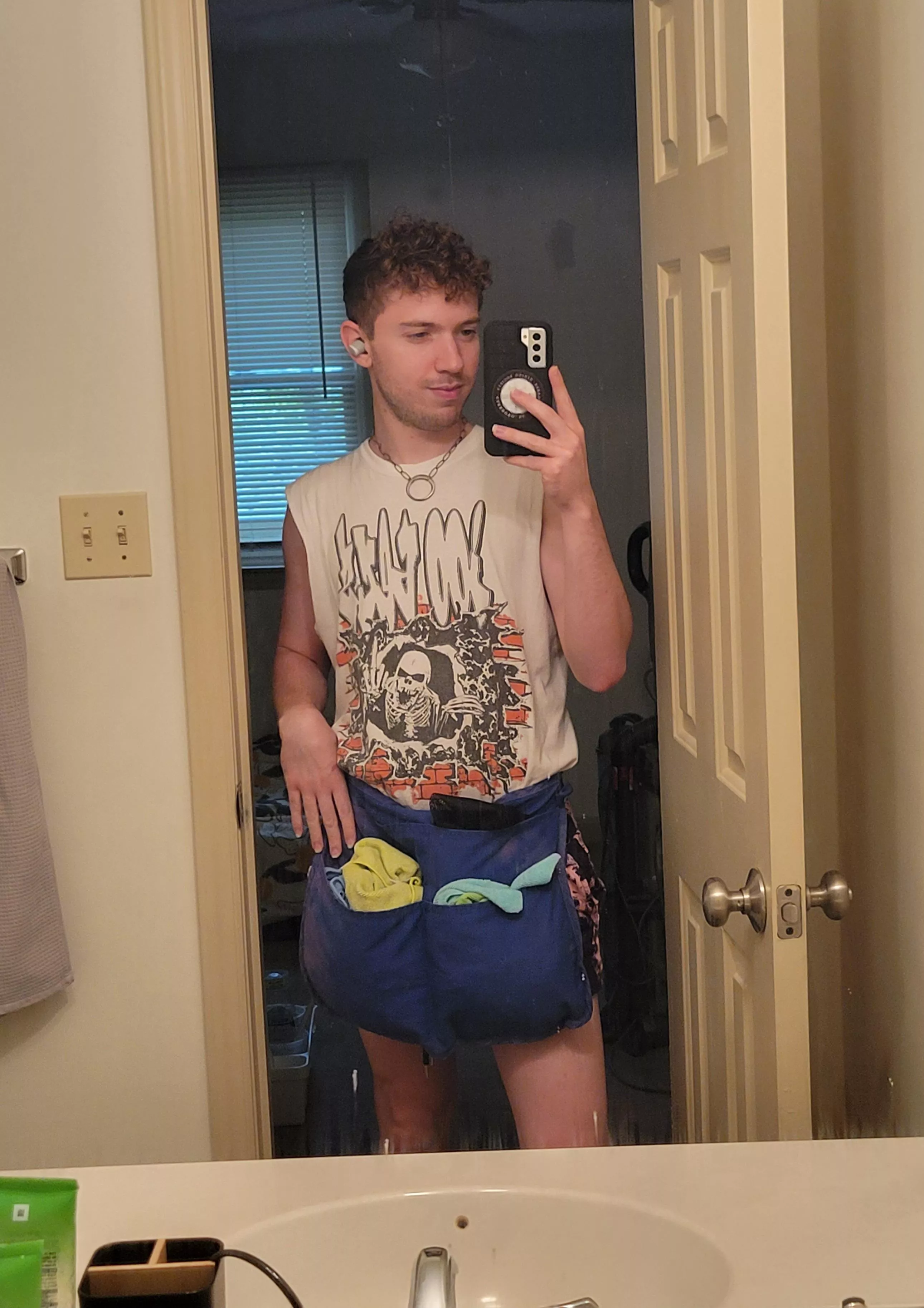 How many twinks do you know run their own house cleaning business? 😄 posted by Aidan_Fox_hi