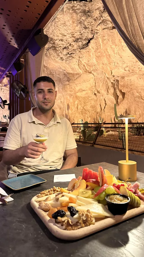 I just left Yemen, now i can finally look for a boyfriend without the worry of being killed, any applications😘 by sunsetlaffite324