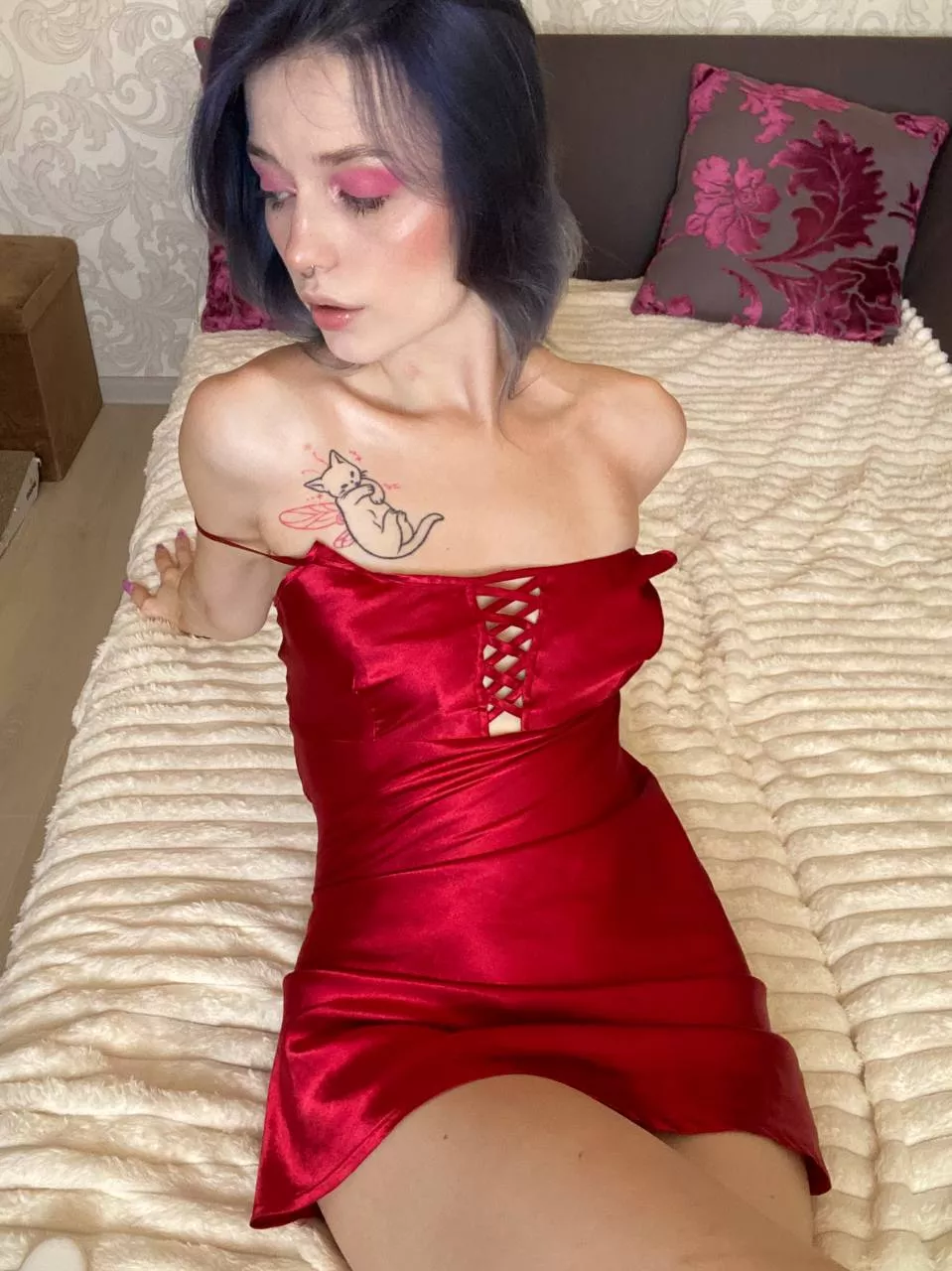 Take it off me 😈 posted by glamorous_decisive