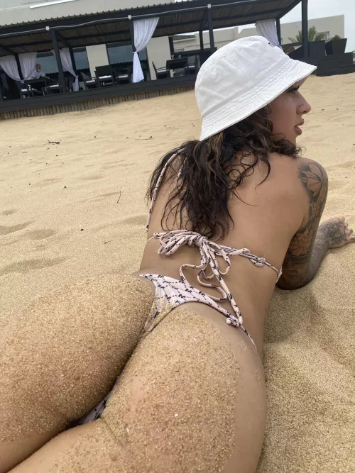 The beach makes me feel hotter by joxoto7