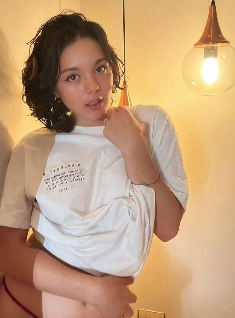 This light gives me a glowy vibe ✨ posted by Narrow-Pop9482