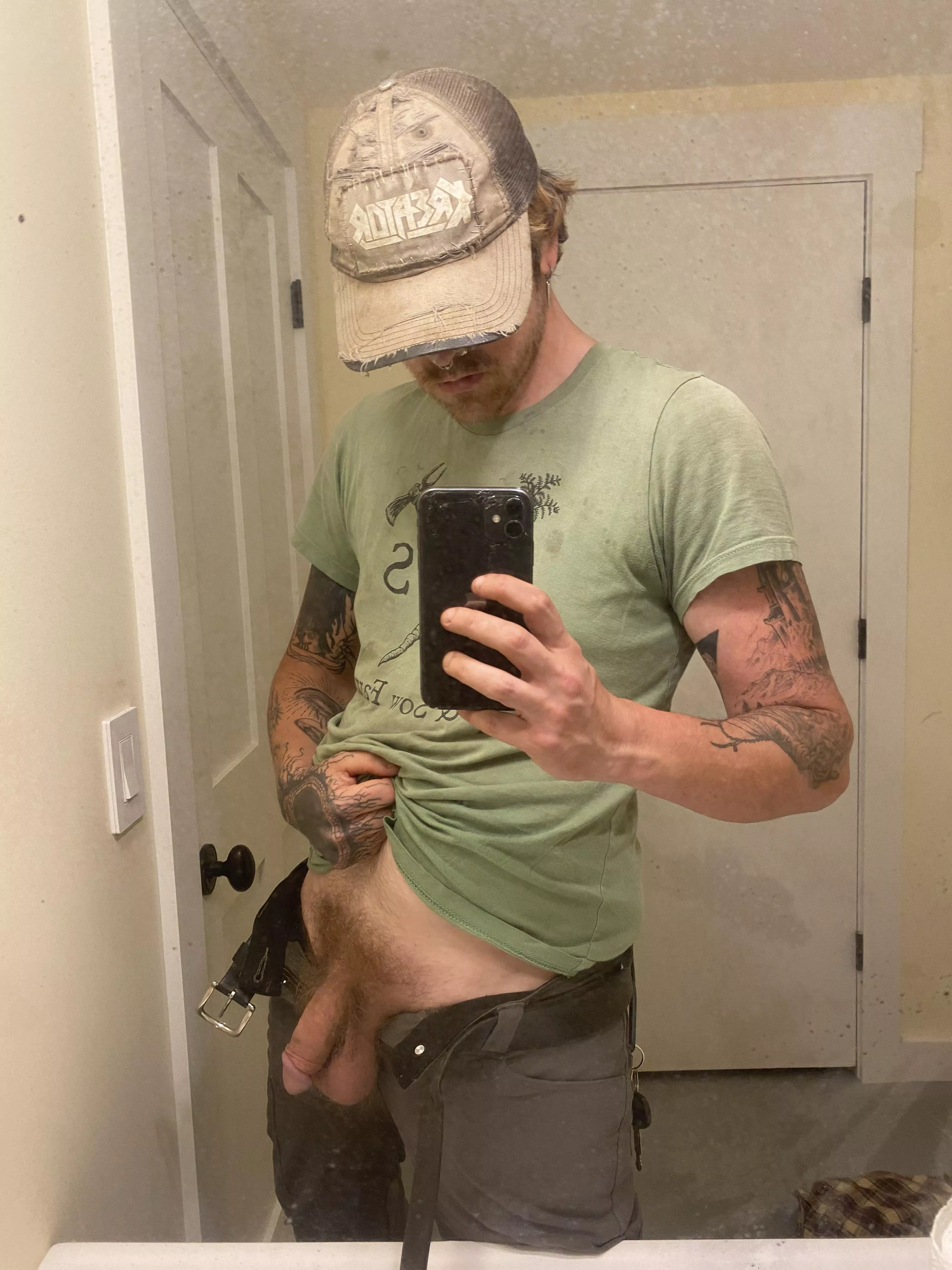 Who’s gonna come worship this blue collar dick? posted by phorrn1qk8
