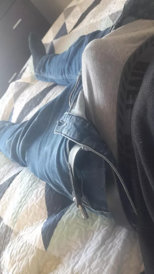 Working from home again..... by flimsymask