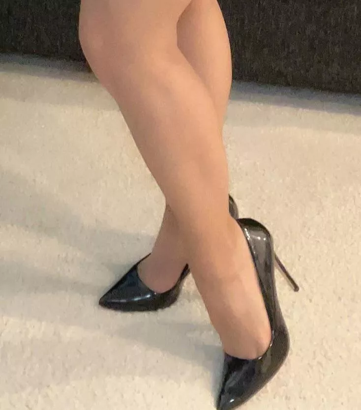Classic Black Heels 🖤 posted by mistressaria94