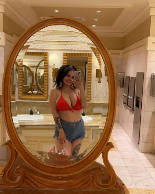 do i look like a 24 y/o mom? by lakaai