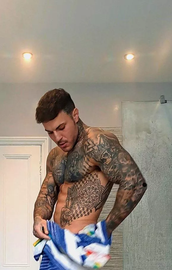 Fresh out the shower posted by bahamianDowel769