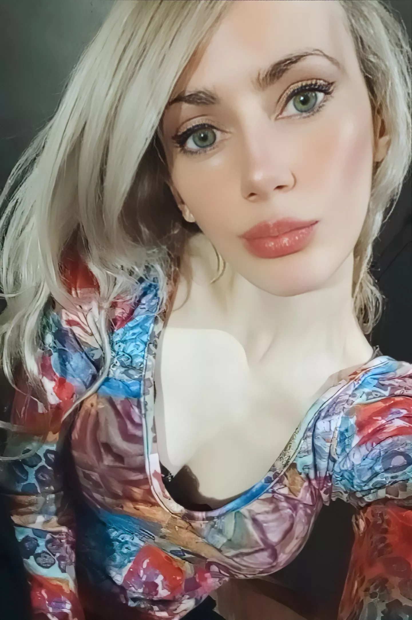 Hello👀 posted by kitana9