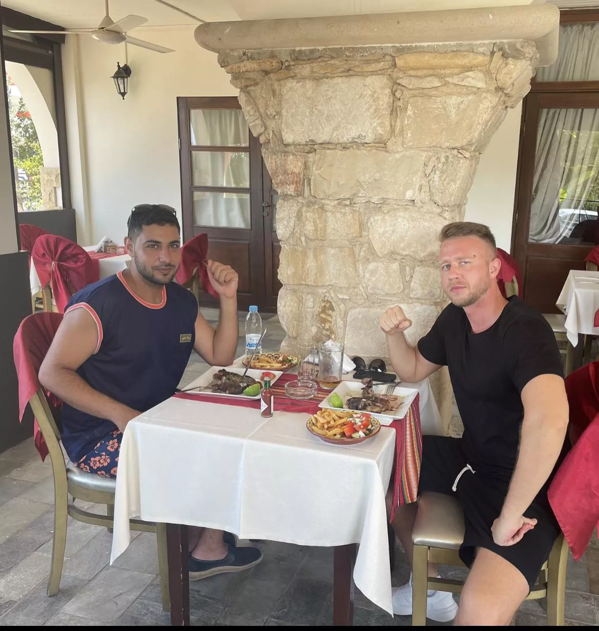 Me and my holiday boyfriend would like to wish you a sweet weekend and full of love. Kisses from Spain posted by sunsetlaffite324