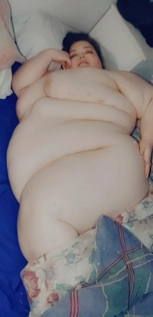 Need some soft and warm morning cuddles? 🥰 by Txsizedgoddess