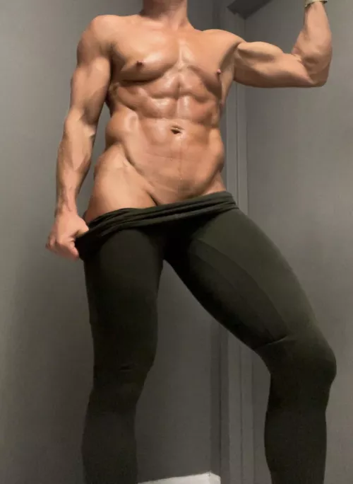 Obliques so thickk, you can bite them 👅 by LanaRyan69