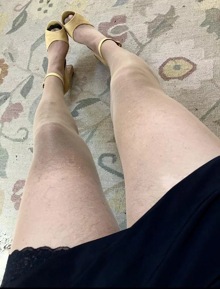Short skirt and heels posted by paulinasheer