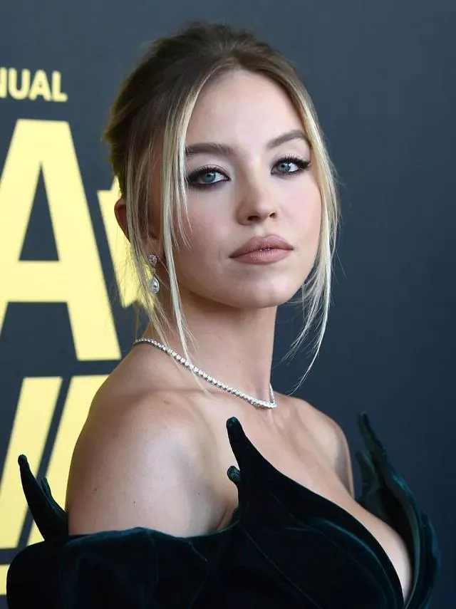 Sydney Sweeney posted by WrathofGod07